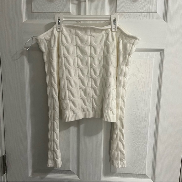 COPY - Hollister women’s white fuzzy soft cable knit off shoulder sweater - Picture 3 of 3